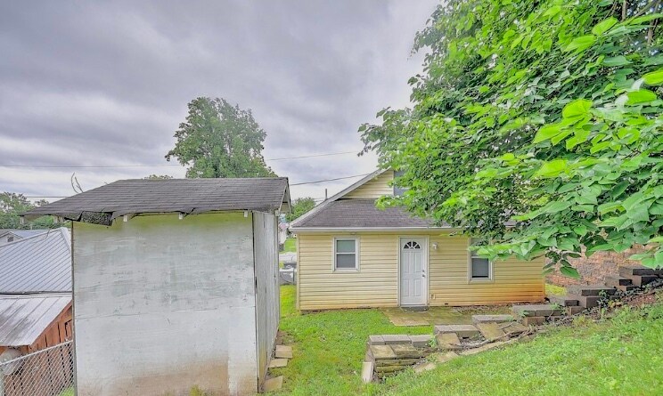 Building Photo - 1744 McGee St