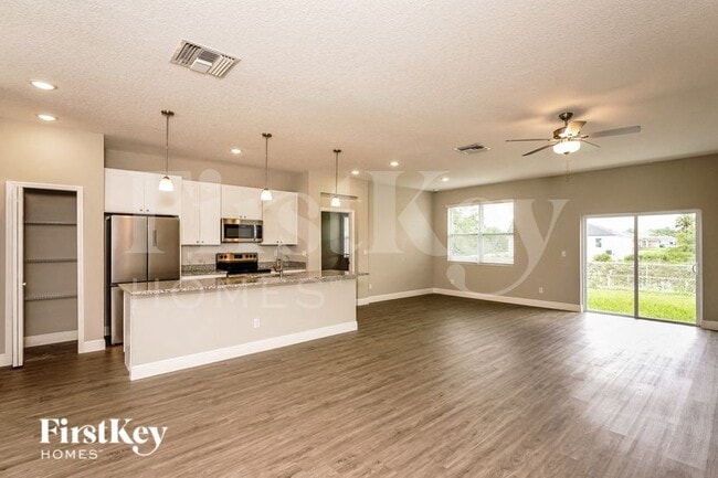 Building Photo - 3120 Halsey Ave SE