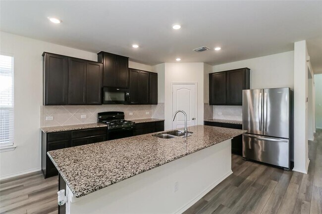 Building Photo - 1621 Stinnett Dr