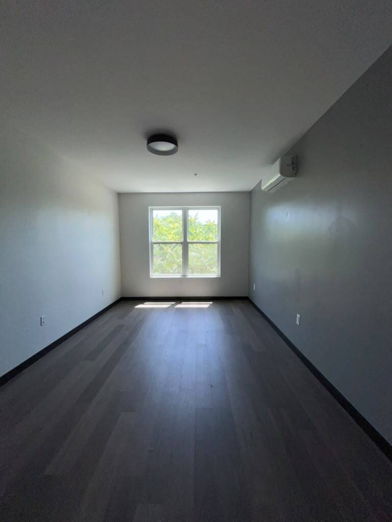 Building Photo - 129 Mallory Ave