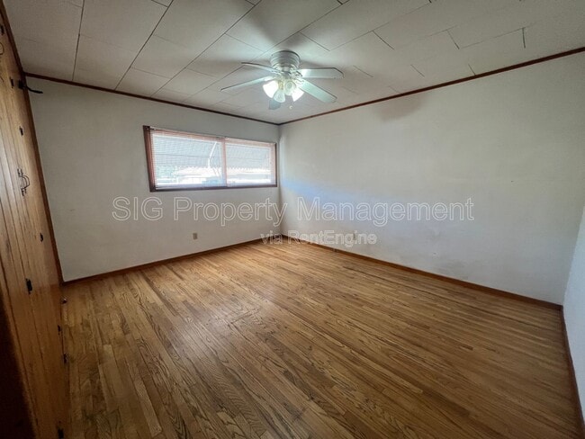 Building Photo - 10222 McClemont Ave