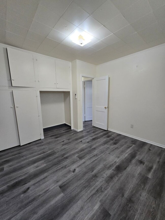 Building Photo - Pet Friendly 2 Bedroom House with a Storag...