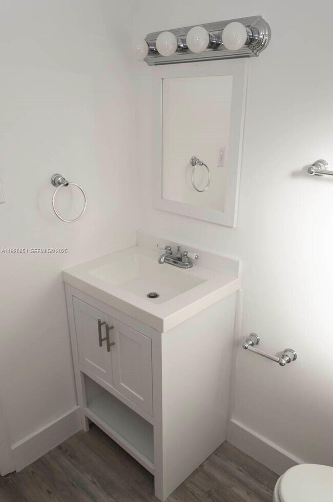 Building Photo - 6384 SW 31st St