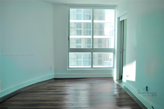 Building Photo - 300 S Biscayne Blvd