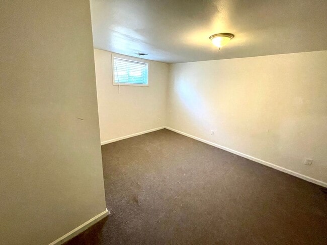 Building Photo - 4-Bedroom North Tacoma Home with Stunning ...