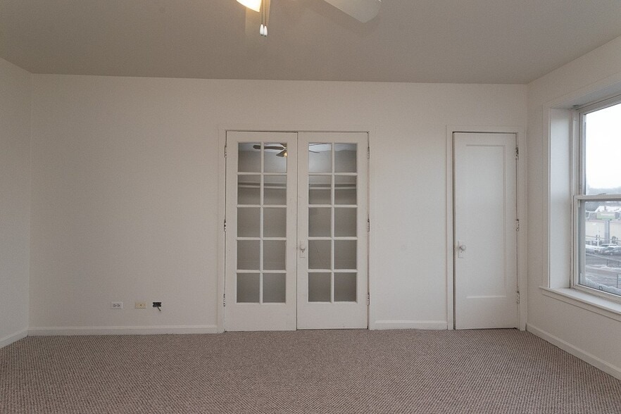 Building Photo - 3947 W Irving Park Rd