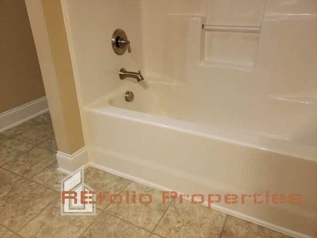 Building Photo - Lovely 3 Story 3 Bedroom 3.5 Bath 1 Car-Ga...