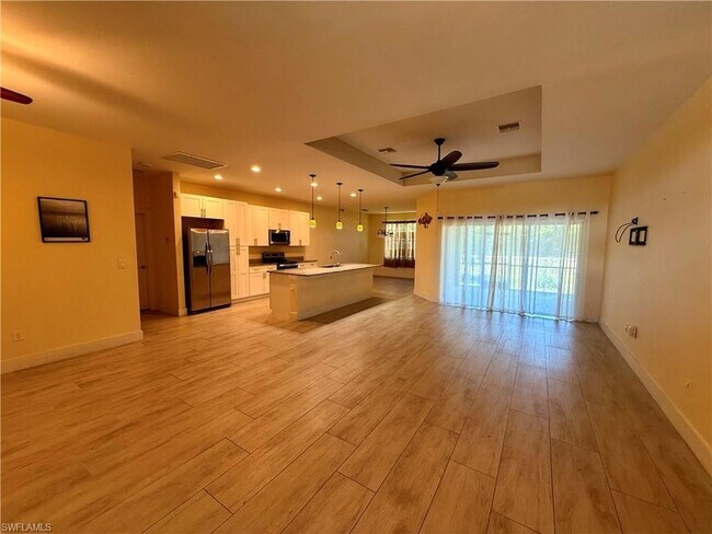 Building Photo - 5560 Belrose St