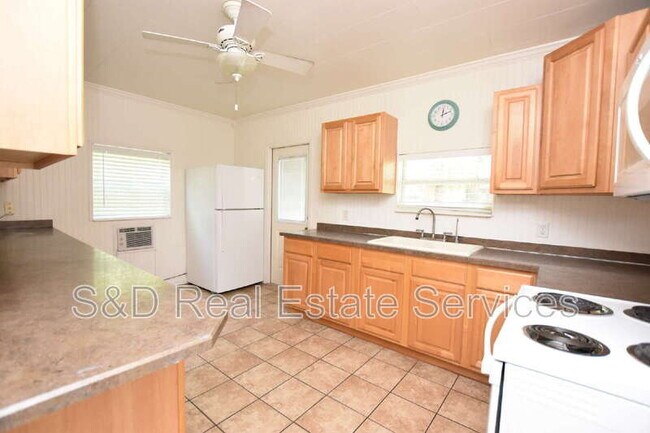 Building Photo - 928 E Valencia St