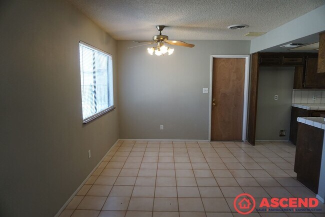 Building Photo - 3 Bedroom Home Off Ming and Ashe Rd!