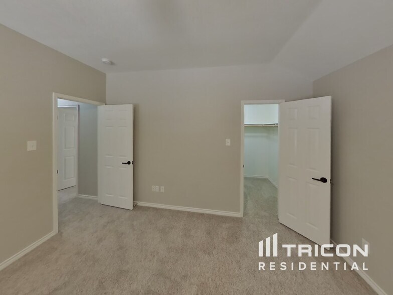 Building Photo - 8401 Manchester Dr
