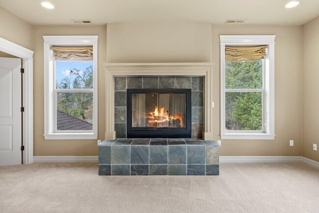 Building Photo - 5BED 4BATH - Beautiful Home with a Gorgeous View