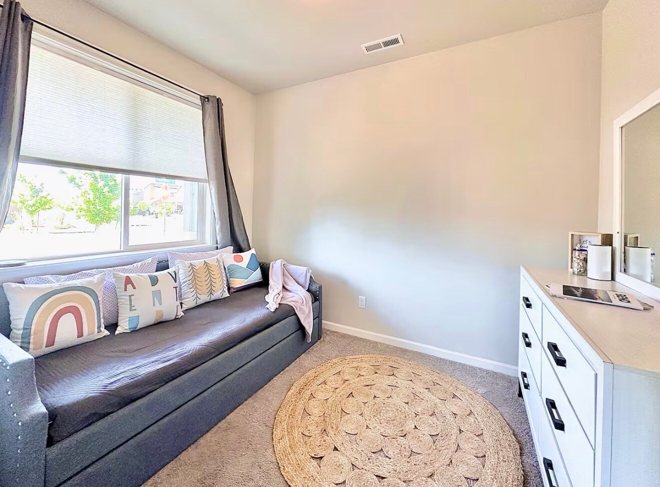 Building Photo - 16496 Pine Creek Dr