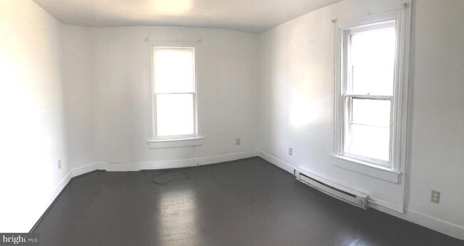 Building Photo - 703 2nd St