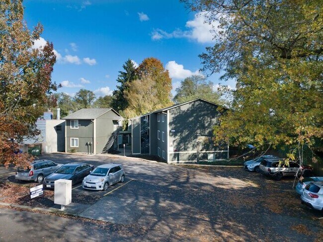 Building Photo - Spacious 2 bedroom apartment 1st month rent FREE!!