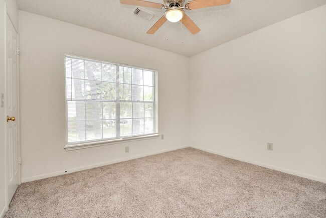 Building Photo - 17210 Colony Creek Dr