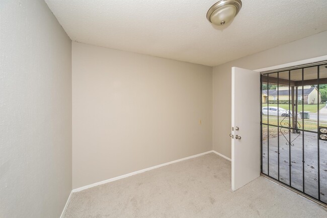 Building Photo - 5722 Ballenmoor Dr