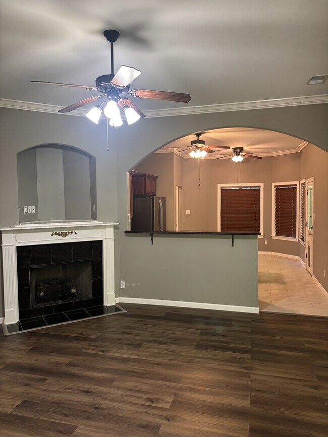 Building Photo - 7412 Brentlawn Dr
