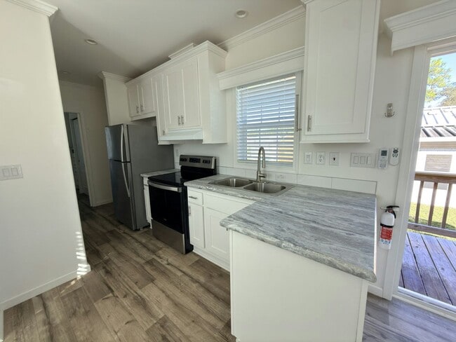Building Photo - 7250 FL-44