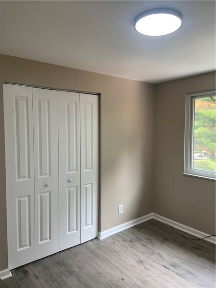Building Photo - 203 Parkwood Dr