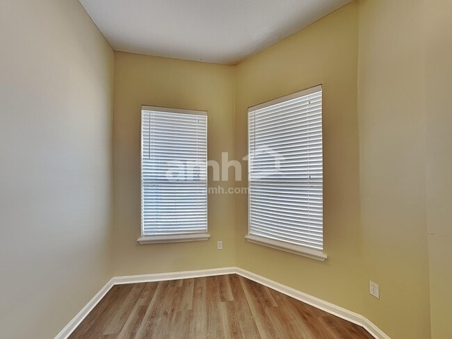 Building Photo - 7117 Rapid River Dr W