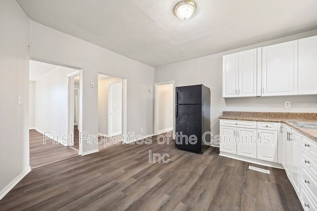 Building Photo - 1127 W 5th Ave