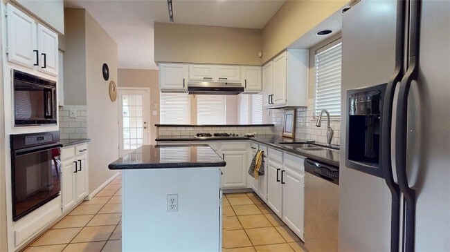 Building Photo - 14919 Forest Trails Dr