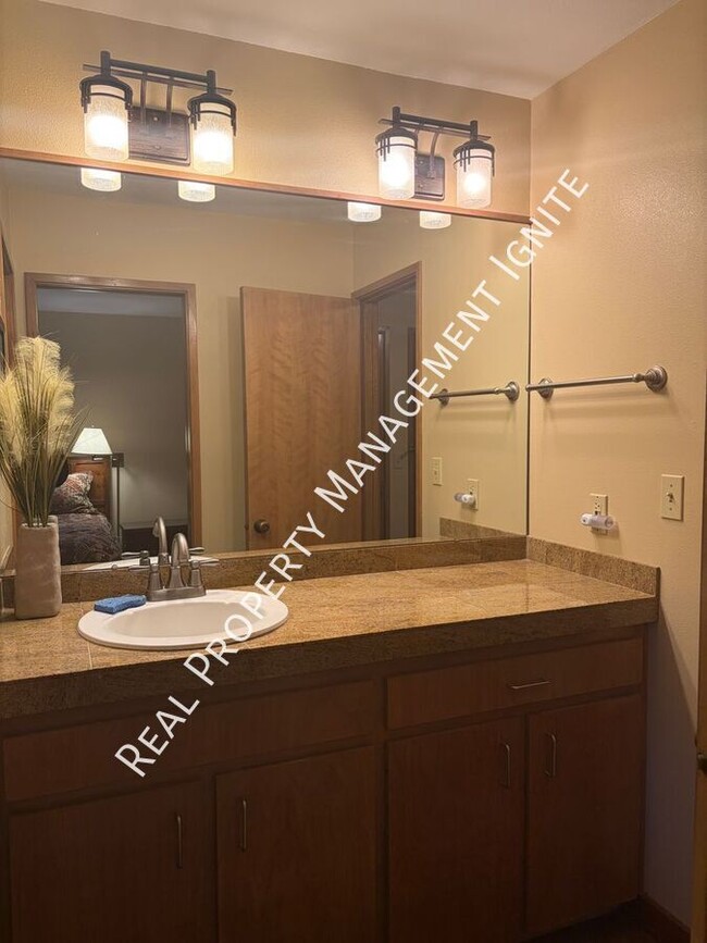 Building Photo - 19717 SW Mount Bachelor Dr