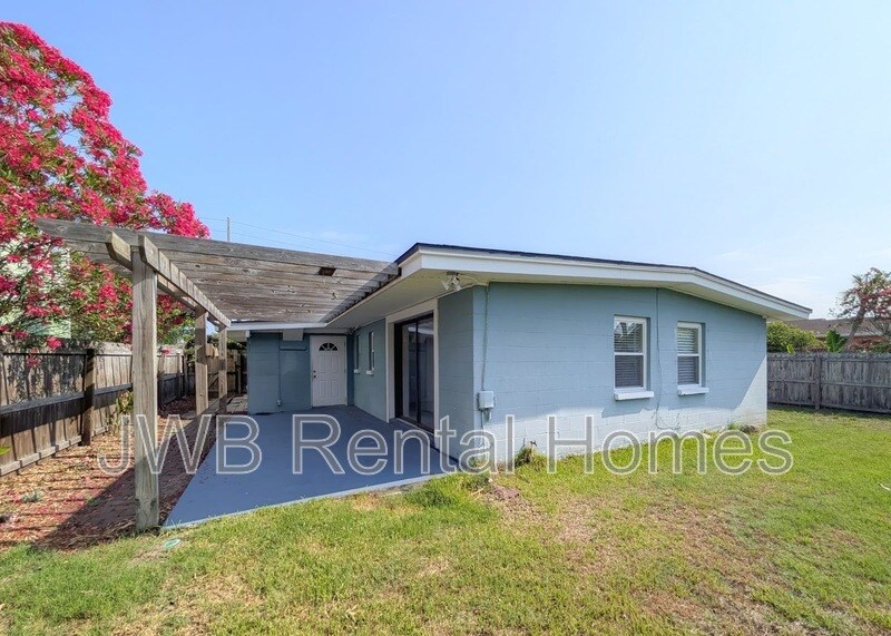 Building Photo - 802 8th Ave N