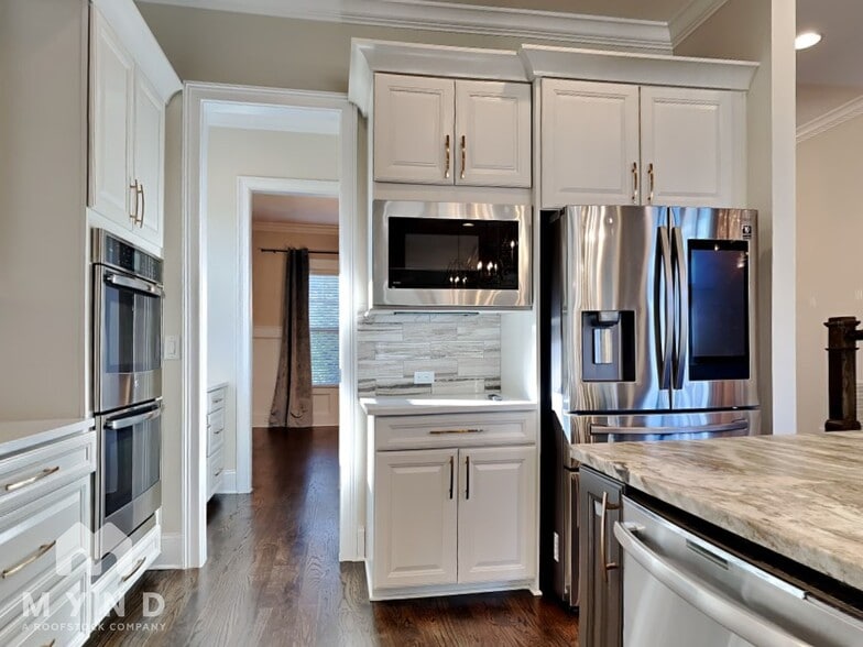 Building Photo - 2995 Manorview Ln