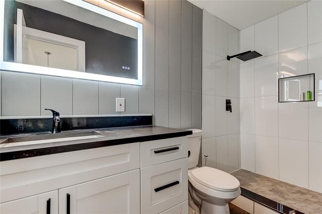 Building Photo - 8722 Elmwood Ln