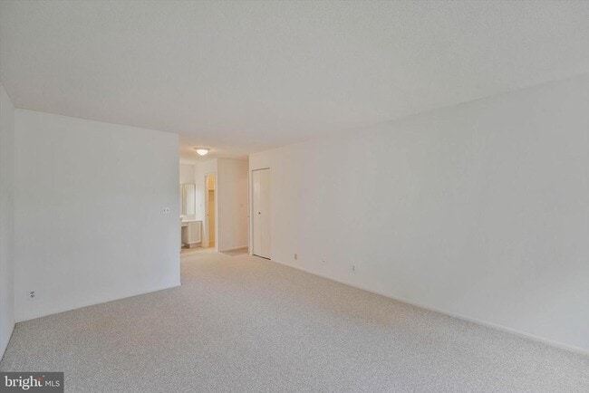 Building Photo - 8360 Greensboro Dr