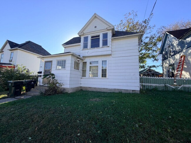 Building Photo - 1414 W 14th St