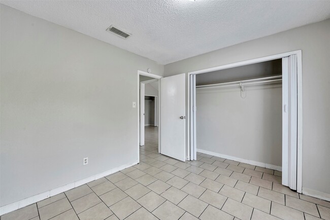 Building Photo - 6110 W Mt Houston Rd