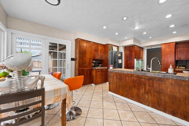 Building Photo - 4840 College Ave