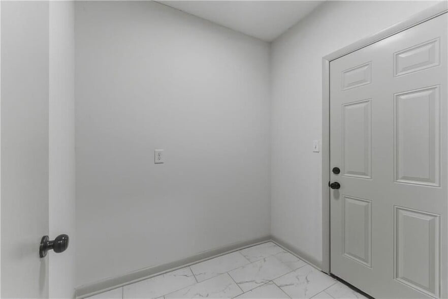 Building Photo - 2393 Lilla Cir SW