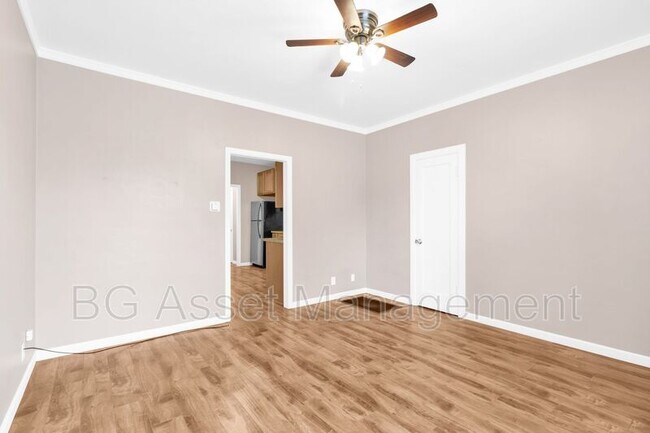 Building Photo - 709 York St