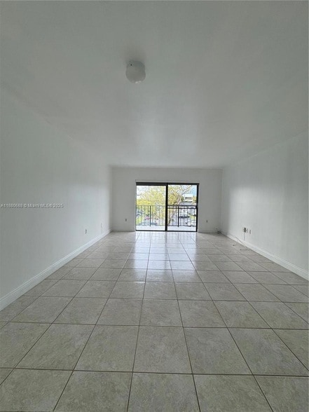 Primary Photo - 10431 N Kendall Dr