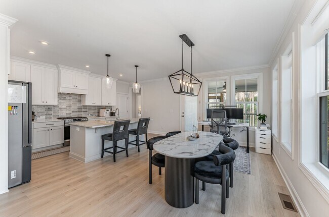 Building Photo - Contemporary 3 Bed, 2 Bath Ranch in Briar ...