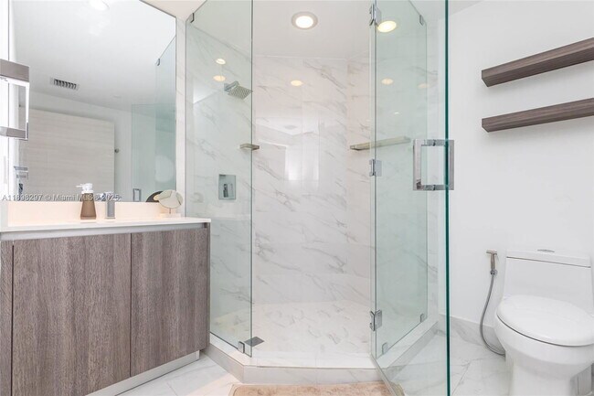 Building Photo - 801 S Miami Ave