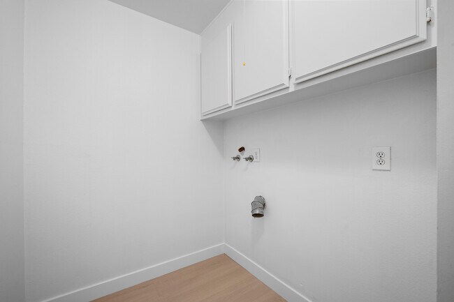 Building Photo - 350 W Loraine St
