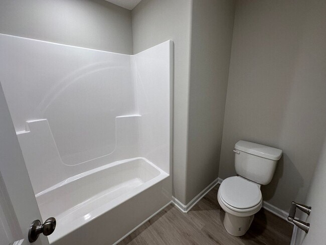 Building Photo - Brand New Townhome In Shelbyville - MOVE I...