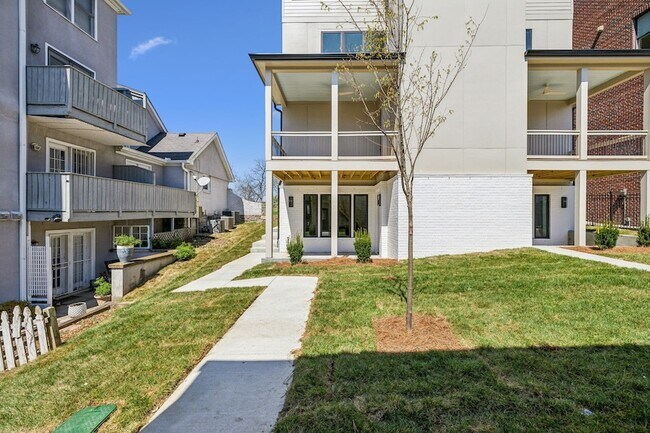 Building Photo - 3135 Parthenon Ave