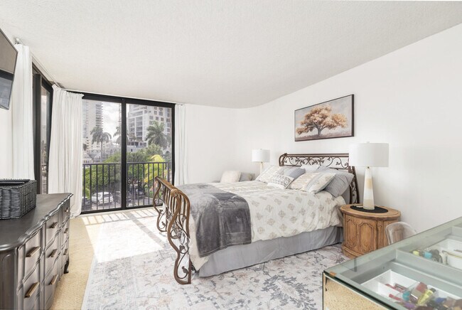 Building Photo - 1200 S Flagler Dr