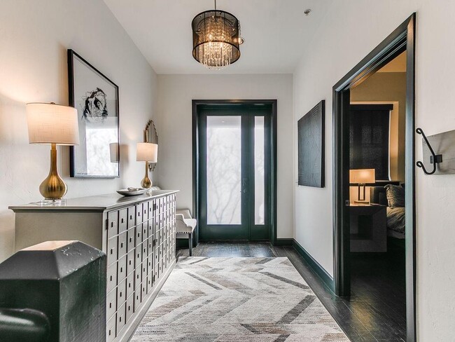 Building Photo - 115 NE 3rd St