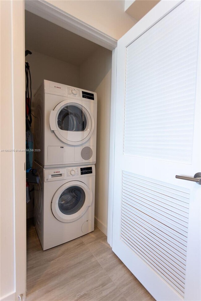 Building Photo - 580 72nd St