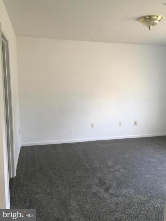 Building Photo - 61 White Pine Cir