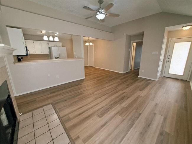 Building Photo - 840 Topaz Ln