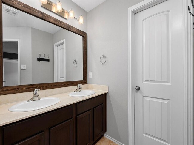 Building Photo - 7246 Basque Country Dr