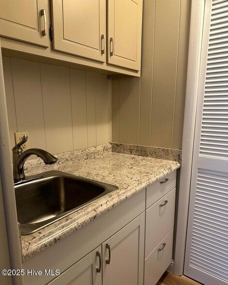 Building Photo - 7 Foxfire Blvd